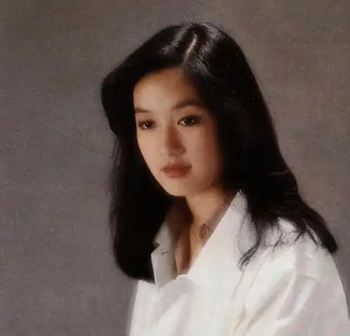 她是末代台湾琼瑶女郎,恬静婉约有才华,事业多波折丁克婚姻美满