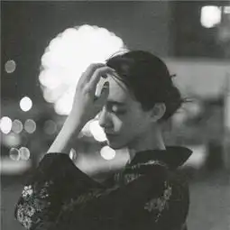 女生霸气高冷的头像眼神中带着伤感经历多少委屈才有一身脾气