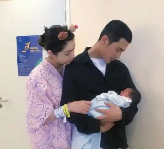 姜潮首次晒儿子照片,麦迪娜并未出镜,但谁注意麦迪娜对他的称呼