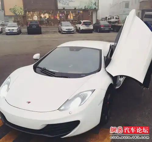 网红傍车女钓富豪连晒千万豪车