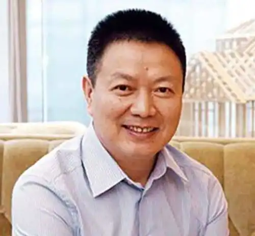 1995年,吉林老汉鉴定传家宝,专家估价1万,老汉转身拍出1980万