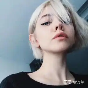 小女孩长白头发,特别多,是怎么回事