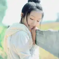头像唯美女生我从你心最顶端也变成了很一般