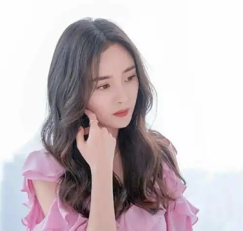 渣女烫已经过时了,今年流行这4种发型,时髦显脸小