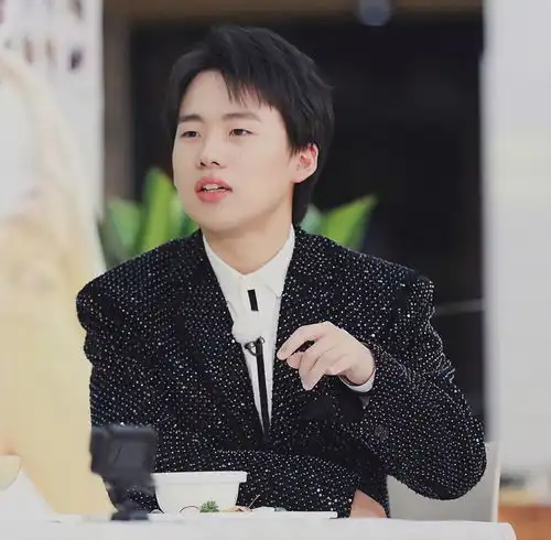 毛不易郭麒麟恋爱瓜照片曝光,网友还有什么不可能