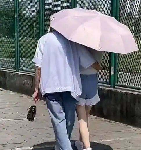 当代大学生现状男生宁愿在寝室打游戏也不追女生,直男不懂爱