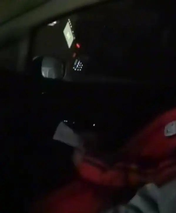 山东一女孩错过末班车睡路边,男子开车40公里送其回家,最后更暖