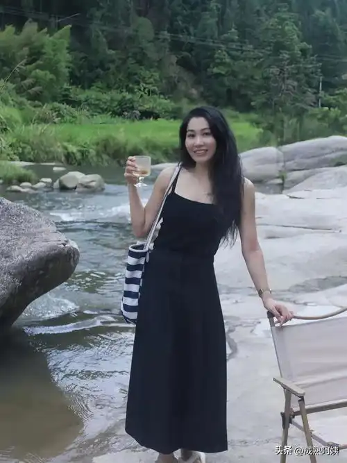 成熟美女蕙质兰心,女人味十足
