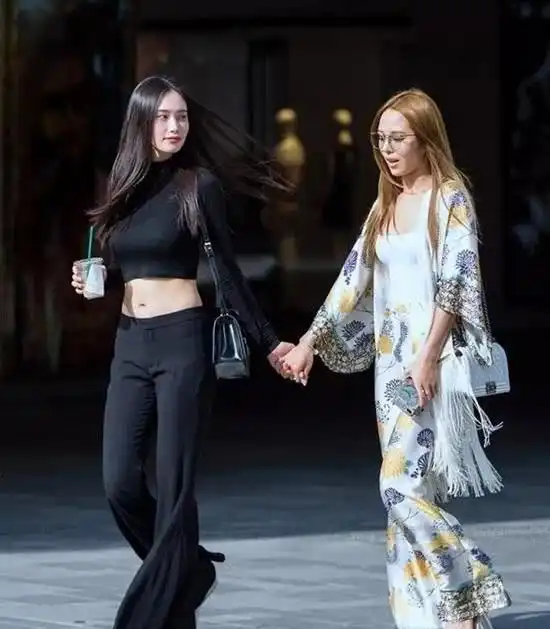 阔腿裤轻松打造你的靓丽造型,高贵典雅的气质,让美女看上去格外的有魅力