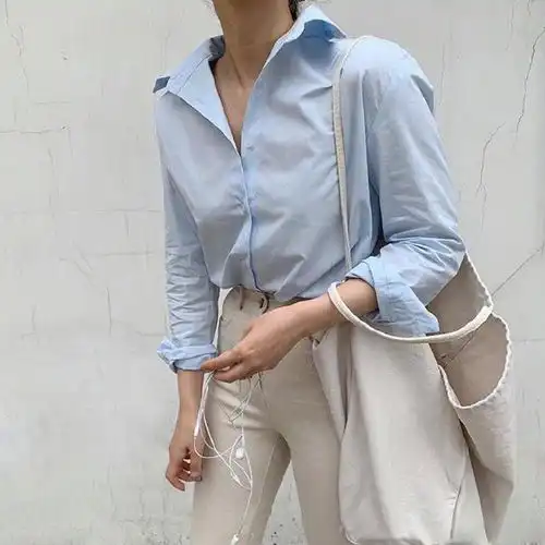 女性如何正确穿衬衫选对风格才不显严肃,追求穿搭的慵懒和随性