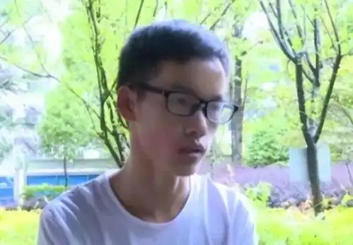 搬砖男孩林万东高考713分,称上清华不如搬砖,现在咋样了