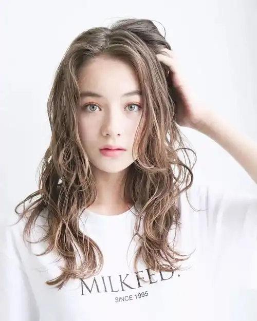 混血少女当模特却意外走红,被称奇迹少女的她居然只有13岁