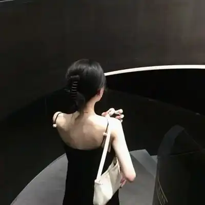 伤感女头她离开