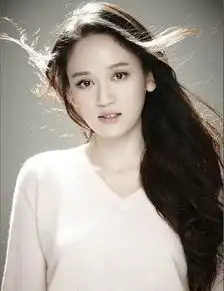 曾经出演东方不败让我们惊喜,如今发自拍竟然老成这样