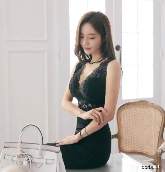 潇洒帅气的紧身裙美女,身材颜值俱佳,真漂亮