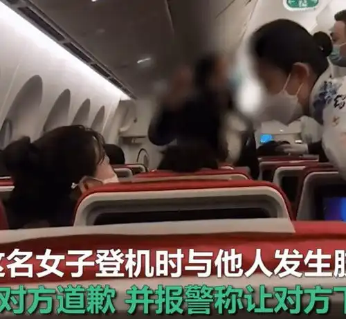 女子飞机上摘掉口罩大闹机舱,诬陷安全员你摸我胸了,都看到了