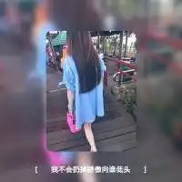 qq头像里有一个相片一样的框外面是框里图片的影子求这样的头像