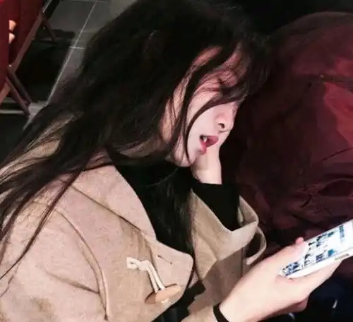 女生对你动了真心,才会跟你聊3话题,男生别傻傻还不知