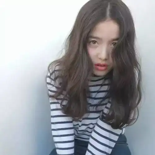 卷发真的不显老这款发型适合所有脸型的女生