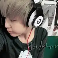 耳机个性头像孤独的戴耳机听音乐