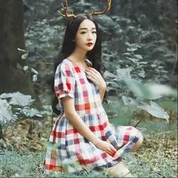 从森林里走出来的女孩,纯美的气质浑然天成