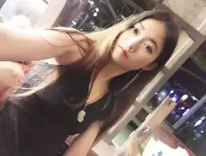 幽默的长腿哥哥看过来,这位吃货美女幼师想和你谈个恋爱,一起经营小生活
