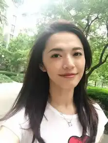 李亚鹏与女儿温馨同框,12岁李嫣表现力超强幽默喜感不输王菲