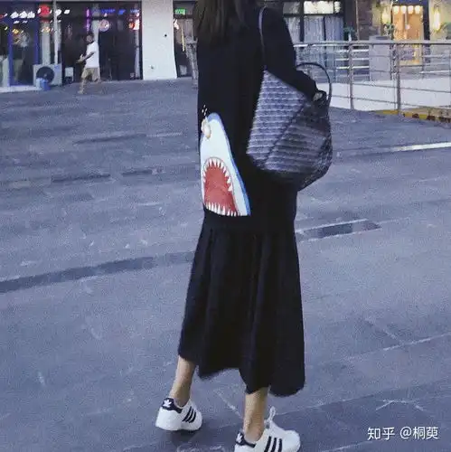高个子偏瘦的女孩子适合什么风格的衣服