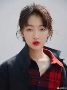 周冬雨的颜值进阶之路1米6的普通女孩,如何逆袭成女神