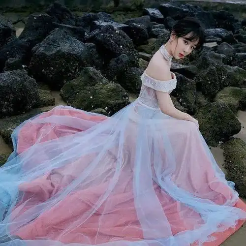 杨紫的鼻子真的好漂亮,跨年纱裙人鱼眼妆,冰肌玉肤仙女气十足