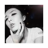 灰白伤感qq女生头像为何你总对我如此冷漠