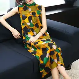 步入中年的女人,尽量多选铜氨丝连衣裙,不但高贵还特显年轻