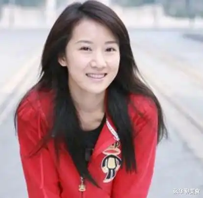 父亲是陈道明,母亲是央视主持人,隐藏34年的她,还演过贾宝玉