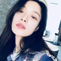 同为名人超模,倪妮与rihanna的距离还有多远