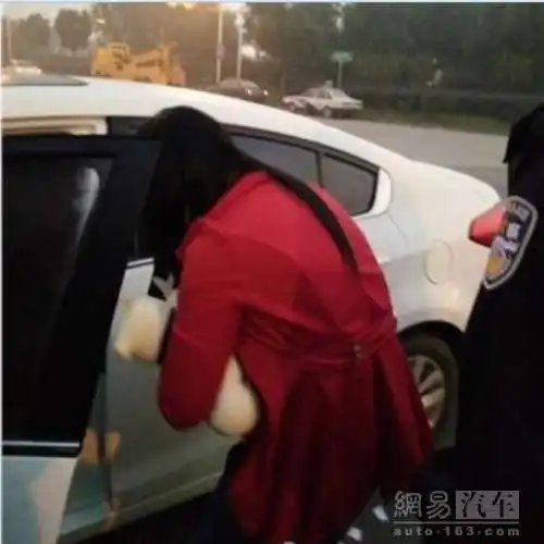 全球最贵suv国内女司机首撞高跟鞋亮了