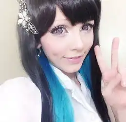 美女孩因患肌萎缩症变真人版芭比娃娃
