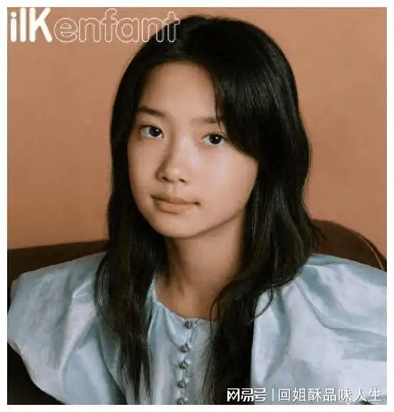周涛携儿女拍杂志,15岁女儿五官周正和她似复制粘贴,儿子长相