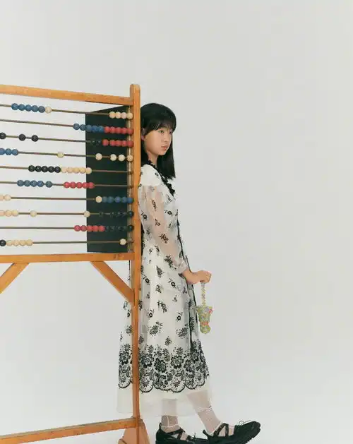 佟大为13岁女儿近照曝光,长发飘飘,身材高挑