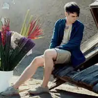 头像女生半身不要头情感女生头像瞳孔中的那抹绝望