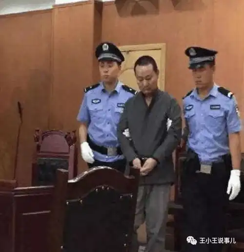 40多岁中年男子包装自己富二代,连骗15个大学生,宿舍无一幸免