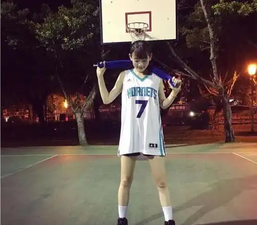 女生加了你qq却从来不主动找你聊天大多是这3个原因,主动点
