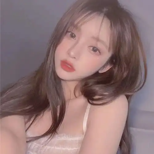 女生头像别人已经是一房两人三餐四季