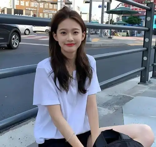 王思聪性情大变父亲节高调表白新女友,女方身份曝光穿衣太大胆