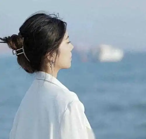 大三儿子带女友回家,我见颜值心花怒放,家人赞不绝口