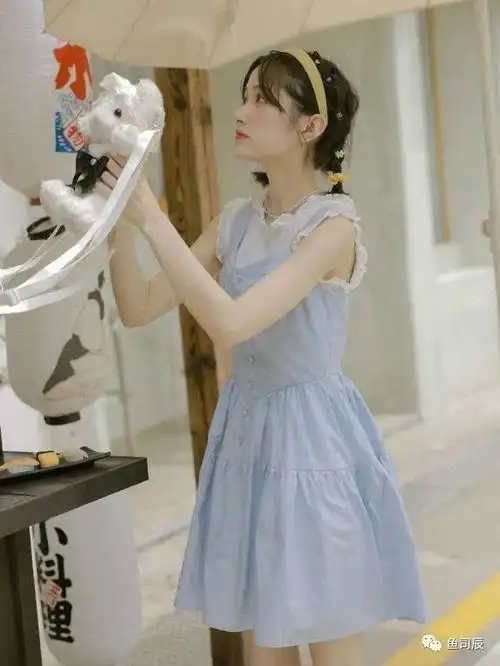 元气少女都爱穿的吊带裙,日系复古,俏皮又灵动,美如初恋女友