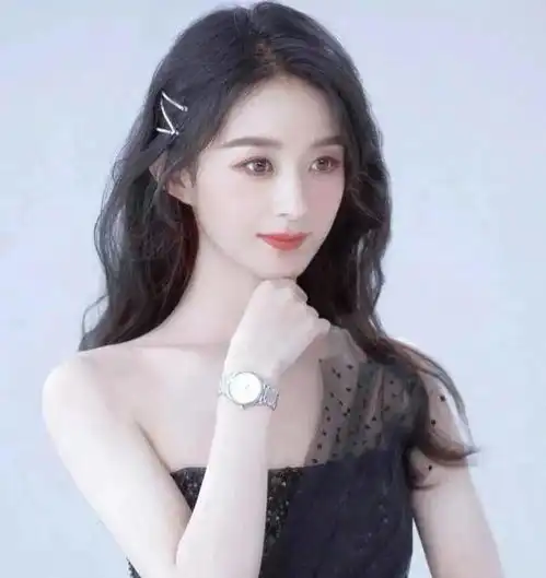 赵丽颖现身李佳琦直播间,两人首次同框直播,引起网友热议