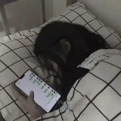 头像女生背影伤感孤单海是孤单的泪