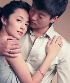 洪世贤参加品如的婚礼,网友在他微博里唱起来了