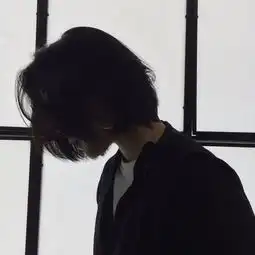 想要女生头像向左低头