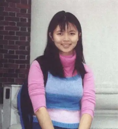 哈佛女孩刘亦婷,发誓学成后报效祖国,如今改了国籍嫁给了美国人